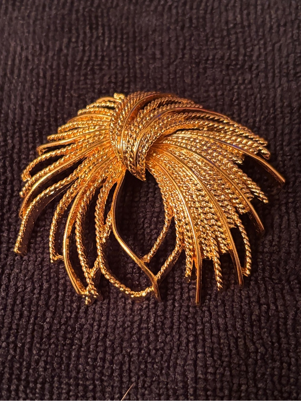 Vintage Monet Gold-Tone Women's Statement Brooch Pin NWT in original box